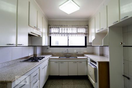 Apartamento à venda com 200m², 4 quartos e 4 vagasCozinha
