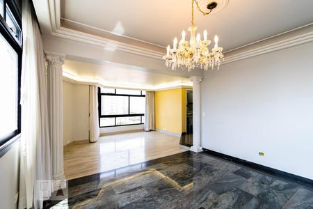 Apartamento à venda com 200m², 4 quartos e 4 vagasSala