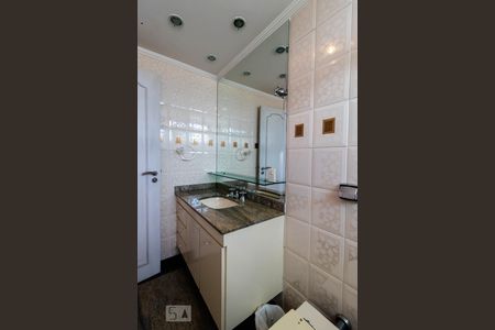 Apartamento à venda com 200m², 4 quartos e 4 vagasBanheiro da Suíte 2