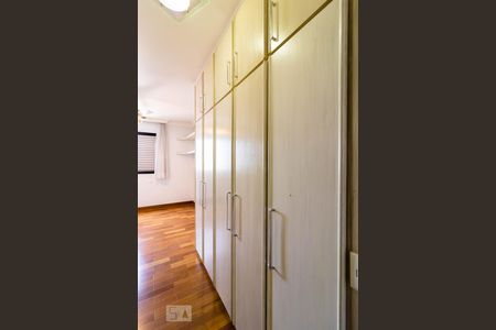 Apartamento à venda com 200m², 4 quartos e 4 vagasSuíte 2