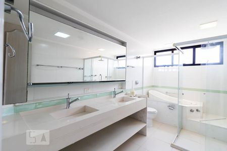 Apartamento à venda com 200m², 4 quartos e 4 vagasBanheiro da Suíte 3