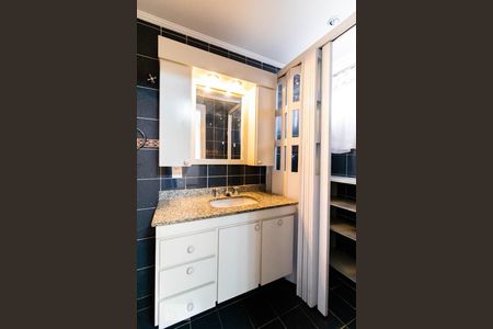 Apartamento à venda com 200m², 4 quartos e 4 vagasBanheiro da Suíte 1