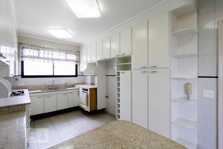 Apartamento à venda com 200m², 4 quartos e 4 vagasCozinha