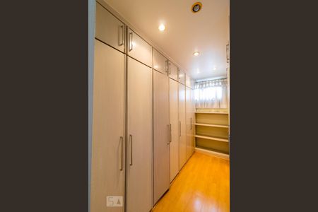 Apartamento à venda com 200m², 4 quartos e 4 vagasCloset da suíte 3