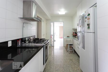 Cozinha de apartamento para alugar com 4 quartos, 184m² em Jardim das Vertentes, São Paulo