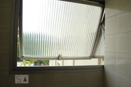 Apartamento à venda com 57m², 2 quartos e 1 vagaJanela do Banheiro 2