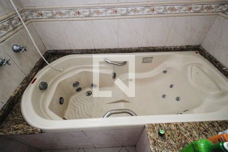 Casa à venda com 250m², 3 quartos e 2 vagasSuíte