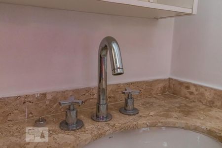 Apartamento à venda com 128m², 3 quartos e 2 vagasDetalhe do Banheiro da Suíte 2