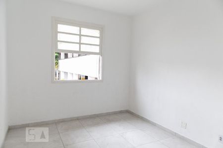 Quarto de apartamento para alugar com 2 quartos, 76m² em Gonzaga, Santos