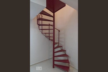 Apartamento para alugar com 35m², 1 quarto e sem vagaEscada