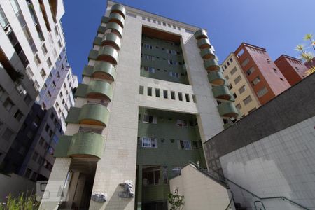 Apartamento para alugar com 76m², 2 quartos e 1 vagaFachada