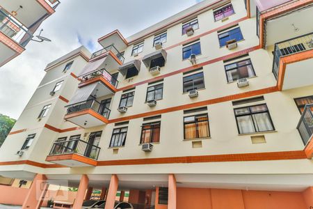 Apartamento à venda com 66m², 2 quartos e 1 vaga Apartamento à venda com 66m², 2 quartos e 1 vagaFachada