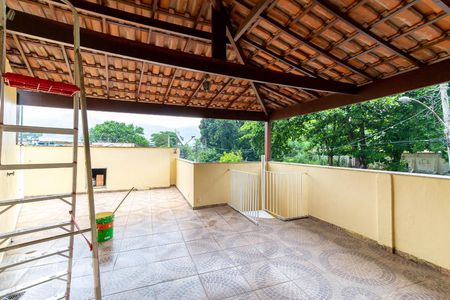 Casa à venda com 150m², 3 quartos e 2 vagas Casa à venda com 150m², 3 quartos e 2 vagasTerraço