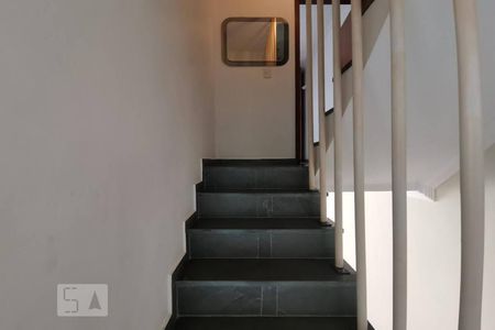 Casa à venda com 149m², 3 quartos e 2 vagasEscada
