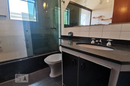 Casa à venda com 149m², 3 quartos e 2 vagasBanheiro