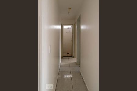 Corredor de apartamento para alugar com 3 quartos, 49m² em Guará I, Brasília