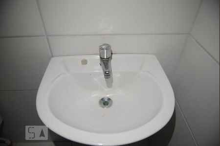 Banheiro de apartamento à venda com 2 quartos, 44m² em Olaria, Canoas