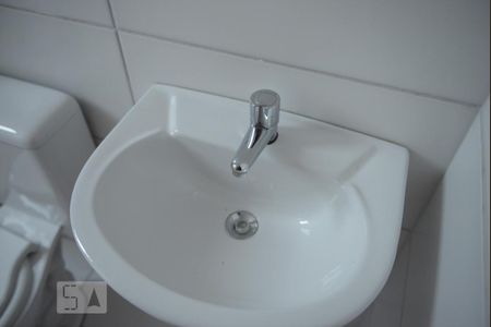 Banheiro de apartamento à venda com 2 quartos, 44m² em Olaria, Canoas