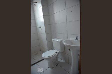 Banheiro de apartamento à venda com 2 quartos, 44m² em Olaria, Canoas