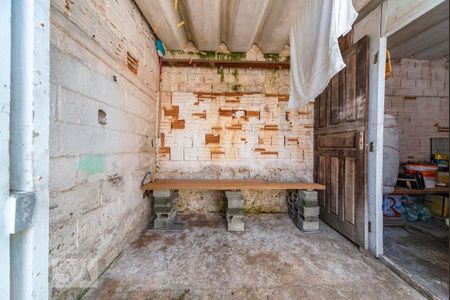 Casa à venda com 150m², 2 quartos e 2 vagasQuintal Fundos