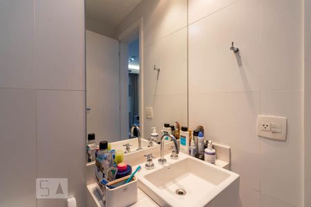 Banheiro de apartamento à venda com 1 quarto, 48m² em Vila Nova Conceição, São Paulo
