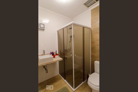 Casa à venda com 250m², 4 quartos e 5 vagasBanheiro da Suíte 2