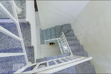 Casa à venda com 250m², 4 quartos e 5 vagasEscadas