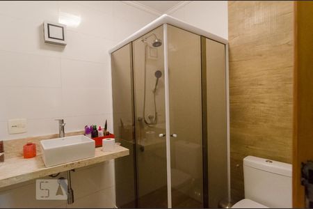 Casa à venda com 250m², 4 quartos e 5 vagasBanheiro da Suíte 2