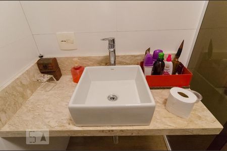 Casa à venda com 250m², 4 quartos e 5 vagasBanheiro da Suíte 2