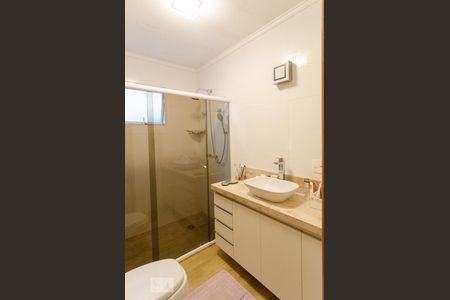 Casa à venda com 250m², 4 quartos e 5 vagasBanheiro da Suíte 1