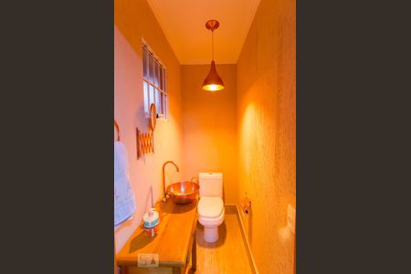 Casa à venda com 250m², 4 quartos e 5 vagasLavabo 2