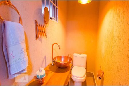 Casa à venda com 250m², 4 quartos e 5 vagasLavabo 2