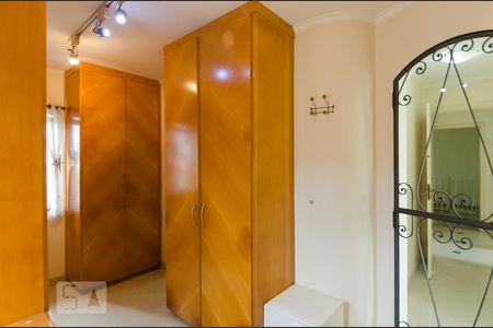 Casa para alugar com 310m², 3 quartos e sem vaga Casa para alugar com 310m², 3 quartos e sem vagaCloset da suíte master