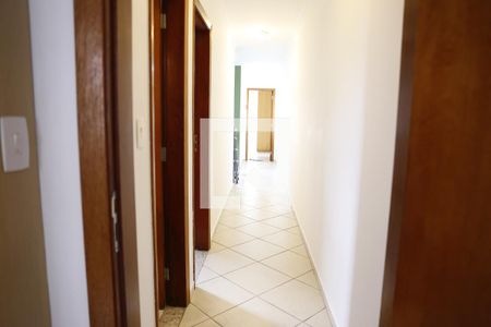Corredor de casa para alugar com 3 quartos, 300m² em Vila Guedes, São Paulo