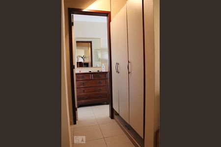 Corredor de apartamento para alugar com 1 quarto, 67m² em Barra da Tijuca, Rio de Janeiro