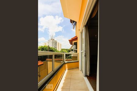 Casa à venda com 180m², 3 quartos e 6 vagas Casa à venda com 180m², 3 quartos e 6 vagasSacada