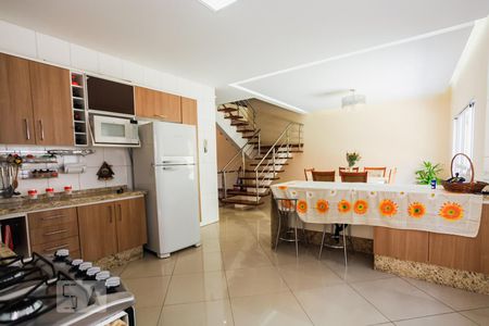 Casa à venda com 180m², 3 quartos e 6 vagas Casa à venda com 180m², 3 quartos e 6 vagasCozinha