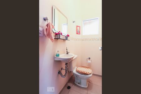 Casa à venda com 180m², 3 quartos e 6 vagas Casa à venda com 180m², 3 quartos e 6 vagasLavabo