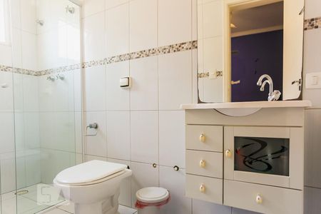 Casa à venda com 180m², 3 quartos e 6 vagas Casa à venda com 180m², 3 quartos e 6 vagasBanheiro Suíte 2