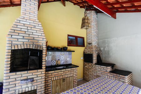 Casa à venda com 180m², 3 quartos e 6 vagas Casa à venda com 180m², 3 quartos e 6 vagasChurrasqueira