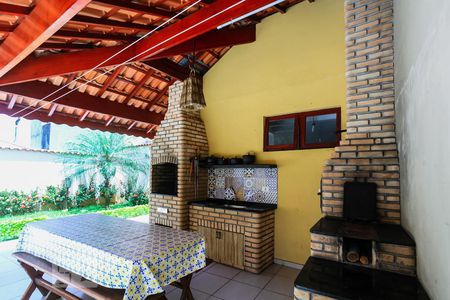 Casa à venda com 180m², 3 quartos e 6 vagas Casa à venda com 180m², 3 quartos e 6 vagasChurrasqueira