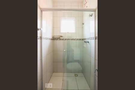 Casa à venda com 180m², 3 quartos e 6 vagas Casa à venda com 180m², 3 quartos e 6 vagasBanheiro Suíte 2