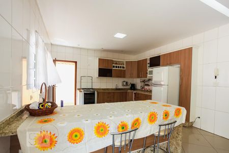 Casa à venda com 180m², 3 quartos e 6 vagas Casa à venda com 180m², 3 quartos e 6 vagasCozinha