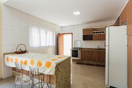 Casa à venda com 180m², 3 quartos e 6 vagas Casa à venda com 180m², 3 quartos e 6 vagasCozinha