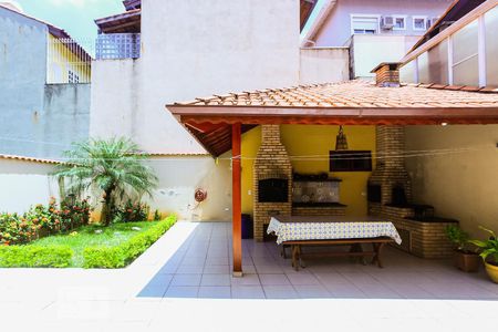 Casa à venda com 180m², 3 quartos e 6 vagas Casa à venda com 180m², 3 quartos e 6 vagasÁrea Externa