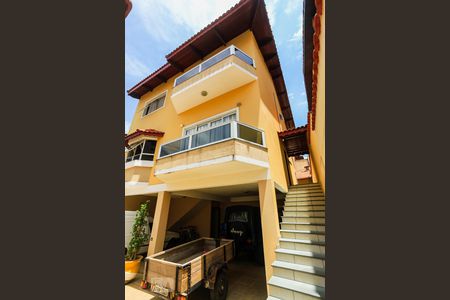 Casa à venda com 180m², 3 quartos e 6 vagas Casa à venda com 180m², 3 quartos e 6 vagasGaragem