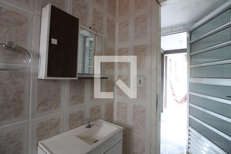 Banheiro de casa para alugar com 1 quarto, 70m² em Vila Paranaguá, São Paulo