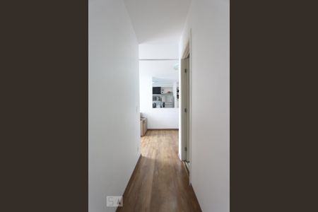 Corredor de apartamento para alugar com 2 quartos, 49m² em Parque Reboucas, São Paulo