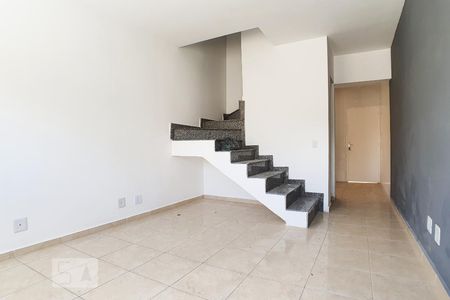 Sala de casa de condomínio para alugar com 2 quartos, 70m² em Jardim Belem, São Paulo