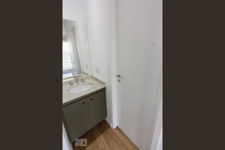 Banheiro de kitnet/studio para alugar com 0 quarto, 30m² em Perdizes, São Paulo